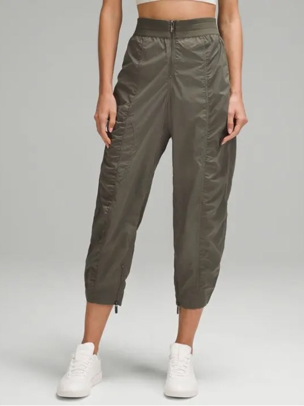 Lululemon Front Zip Mid-Rise Ruched Crop Pants in Army Green
